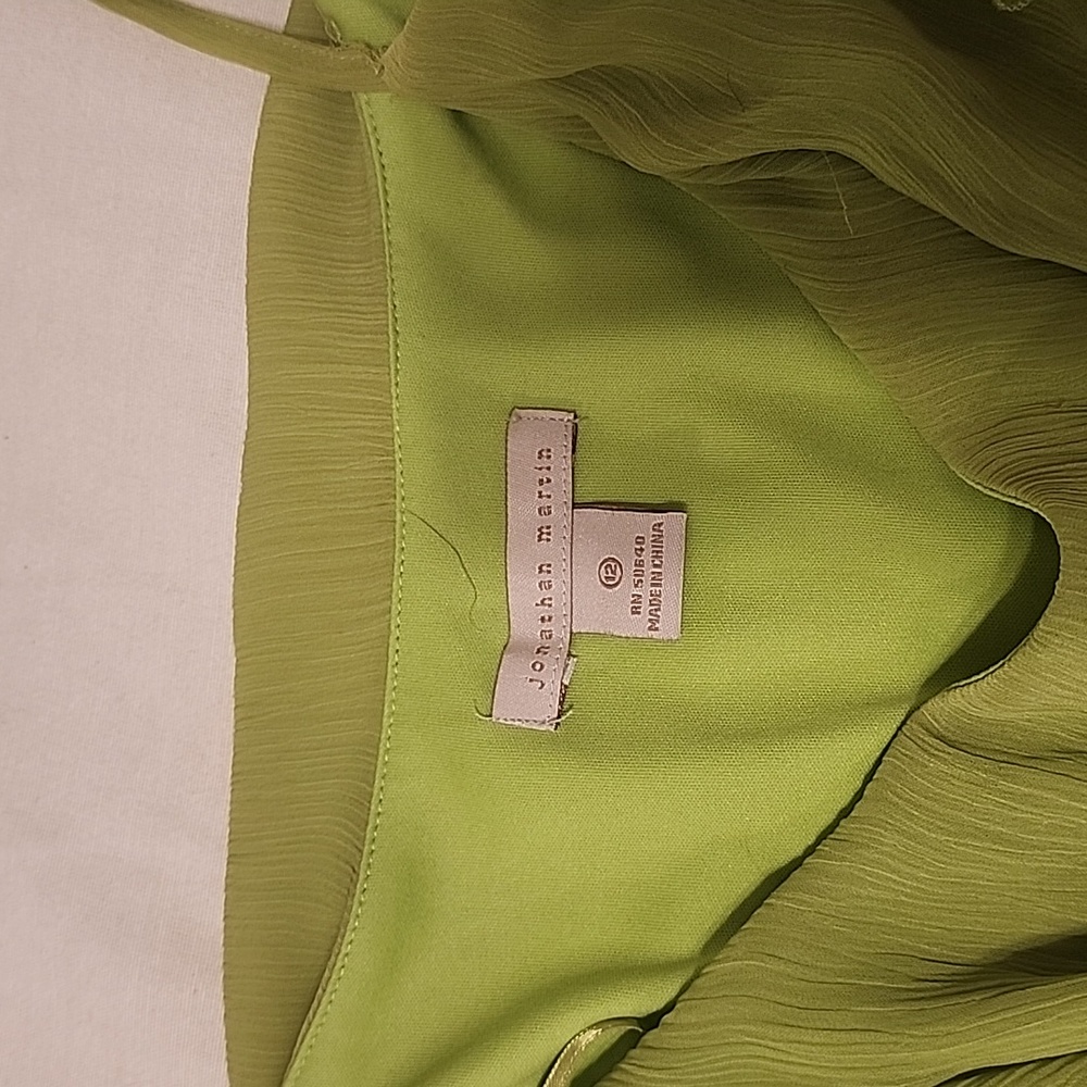 Beautiful green dress - Picture 4 of 4